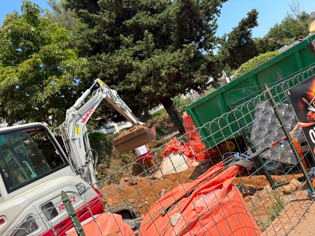 Chantier de terrassement avec terre et gravats